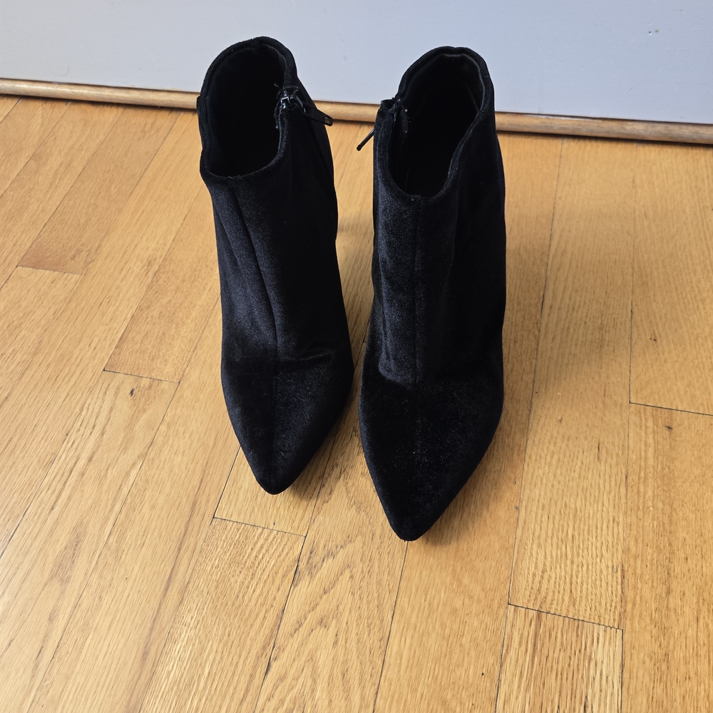Old Navy Black Ankle Booties